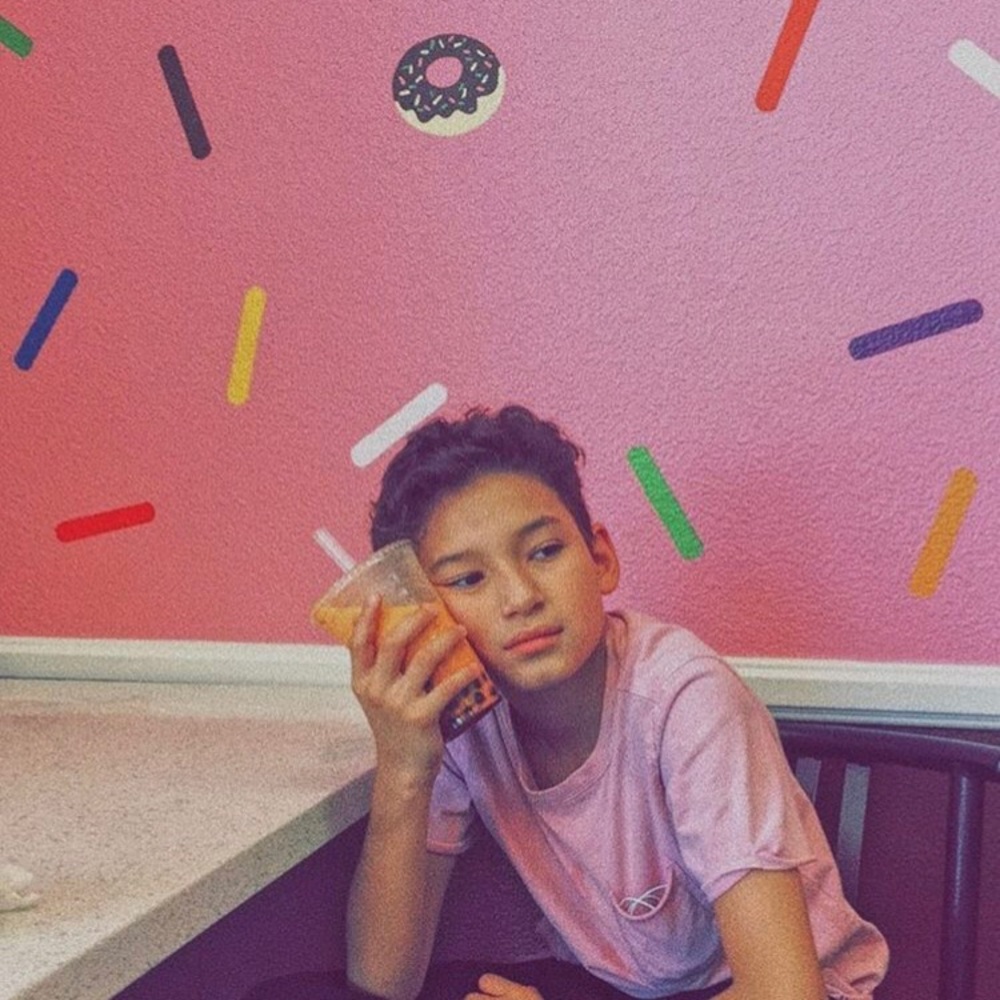 pink tee